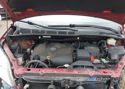 2018 Toyota Sienna Le 8 Passenger z USA, uszkodzony, nr VIN 5TDKZ3DCXJS958114